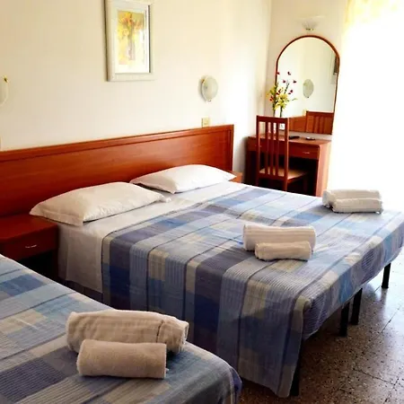 Gasthuis In Guest - New Cirene Triple Economy With Half Rimini