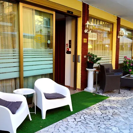 In Guest - New Cirene Triple Economy With Half Rimini