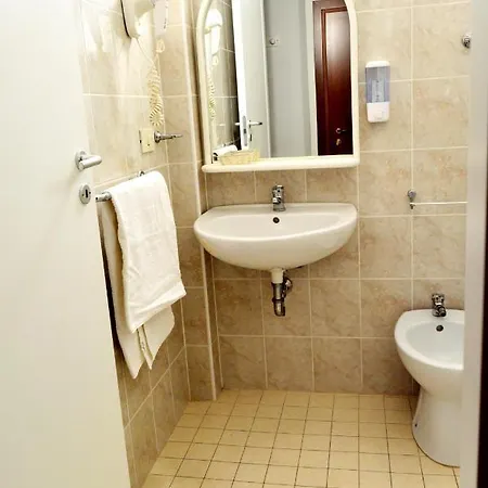 In Guest - New Cirene Triple Economy With Half Affittacamere